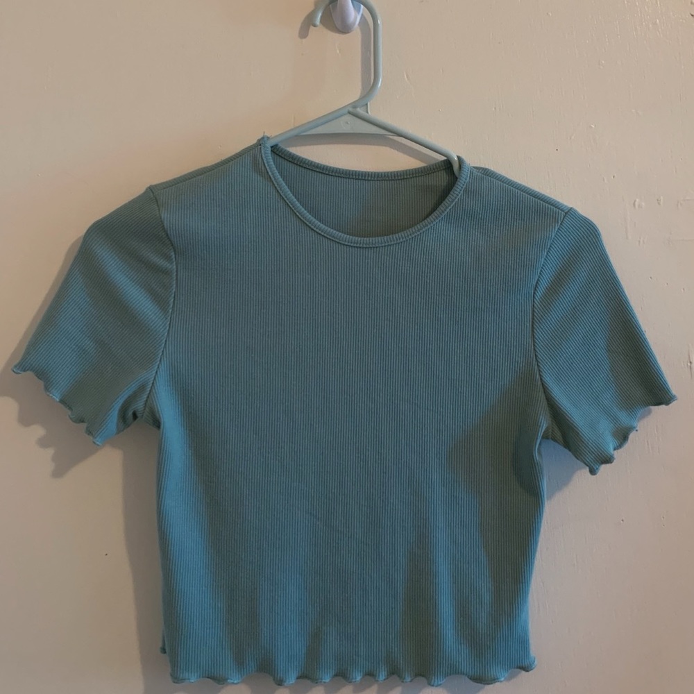 Green comfy crop top